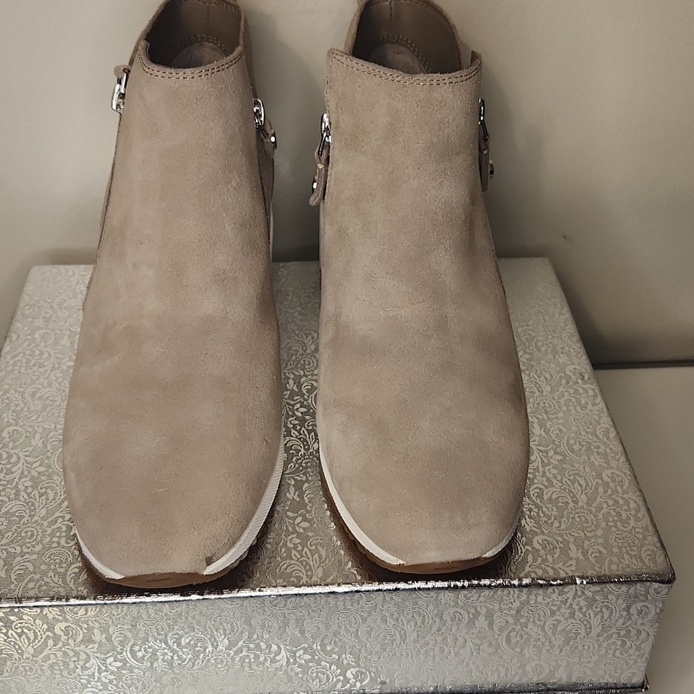 ALEX MARIE WOMEN'S CAMEL ANKLE BOOTS. SIZE 9.5 - Picture 2 of 11